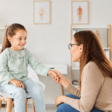 Kleine aanpassingen maken huisartsbezoek prettiger voor kinderen
